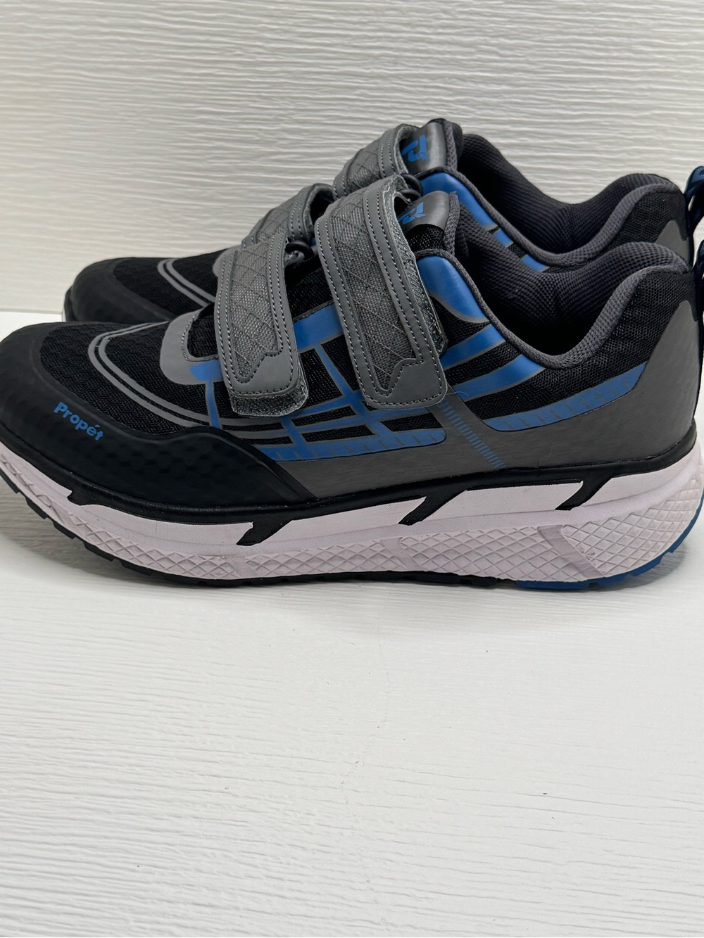 Propet man’s Black & Blue Hook-and-Loop Athletic Shoes